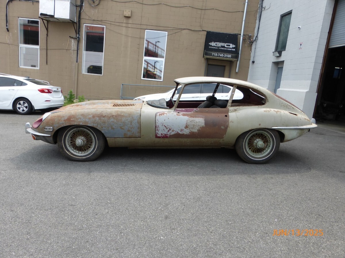 1969 Jaguar E-Type 2+2 Automatic with A/C - photo 3