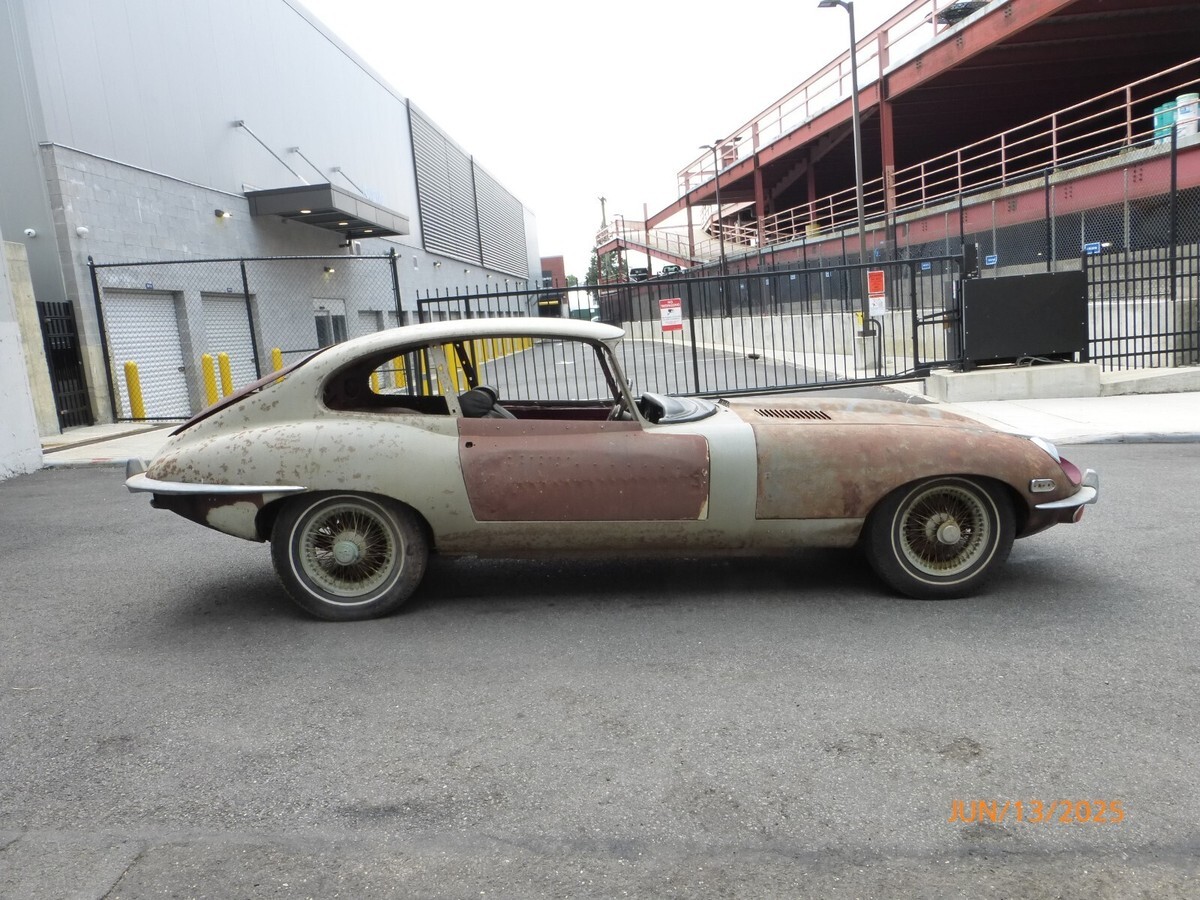 1969 Jaguar E-Type 2+2 Automatic with A/C - photo 5