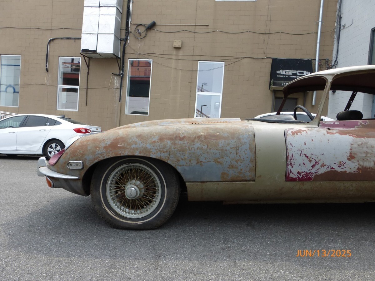 1969 Jaguar E-Type 2+2 Automatic with A/C - photo 9