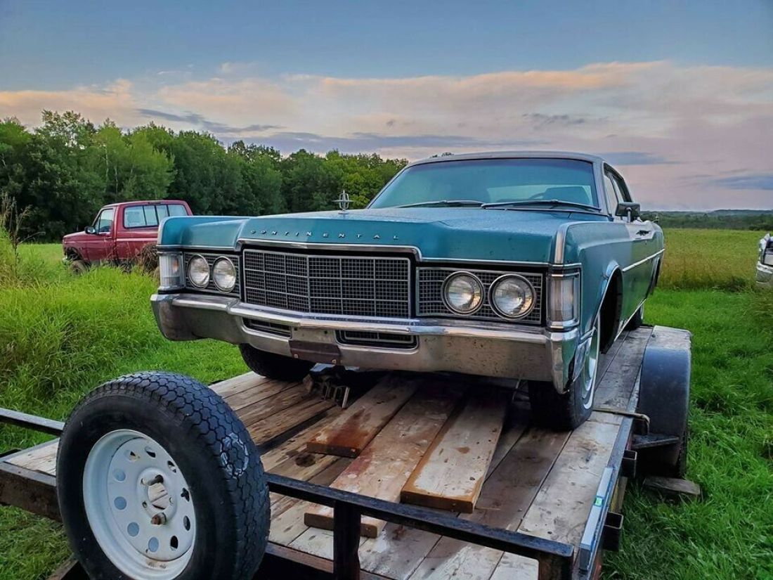 1969 Lincoln Continental four door sedan 1969 Lincoln Continental