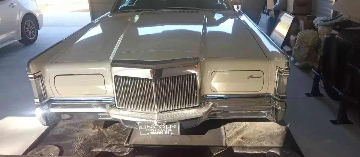 1969 Lincoln Continental Mark III. All original with original floor mats clean 1969 Lincoln Continental