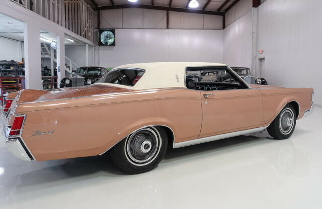 1969 Lincoln Continental Mark III Coupe - photo 3