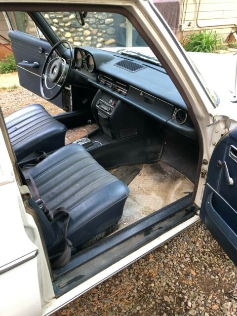 1969 Mercedes-Benz 200-Series - photo 7
