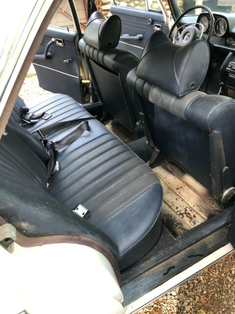 1969 Mercedes-Benz 200-Series - photo 8