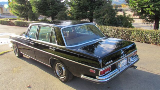 1969 Mercedes-Benz 200-Series sedan - photo 10