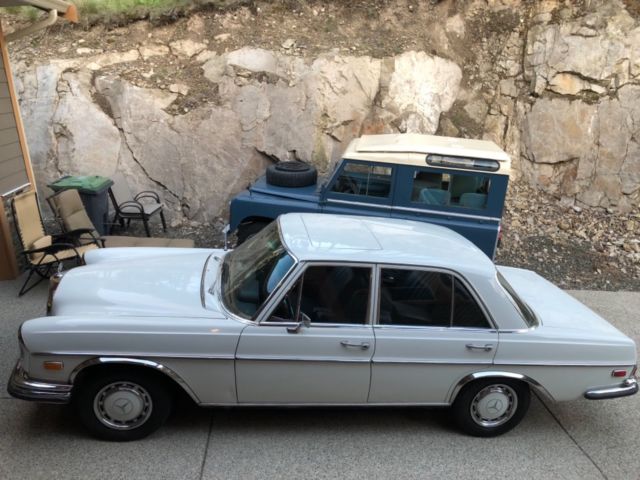 1969 Mercedes-Benz 200-Series - photo 2