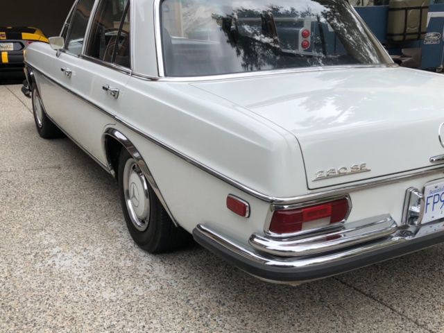 1969 Mercedes-Benz 200-Series - photo 4