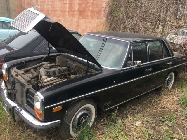 1969 Mercedes-Benz 200-Series - photo 2
