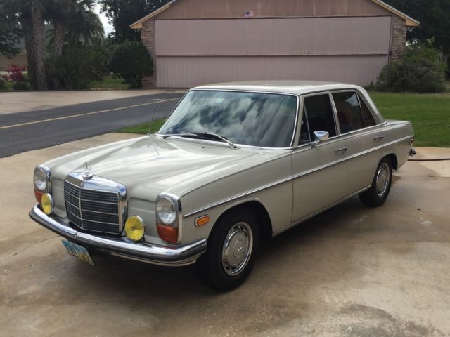 1969 Mercedes-Benz 200-Series sedan - photo 5