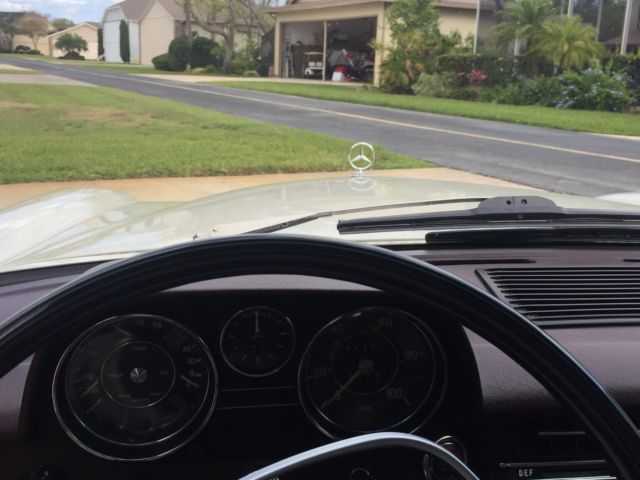1969 Mercedes-Benz 200-Series sedan - photo 7