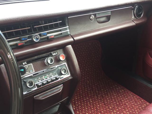 1969 Mercedes-Benz 200-Series sedan - photo 9
