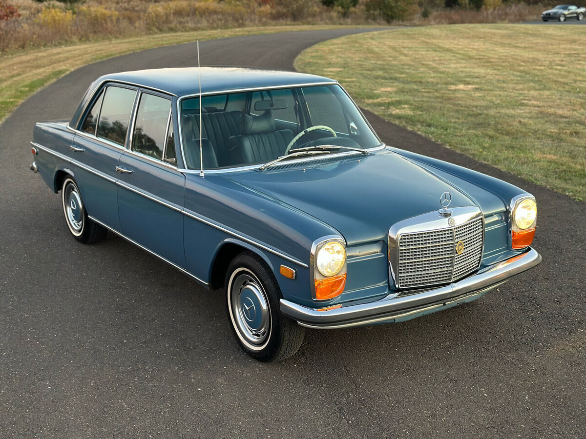 1969 Mercedes-Benz 200-Series - photo 3