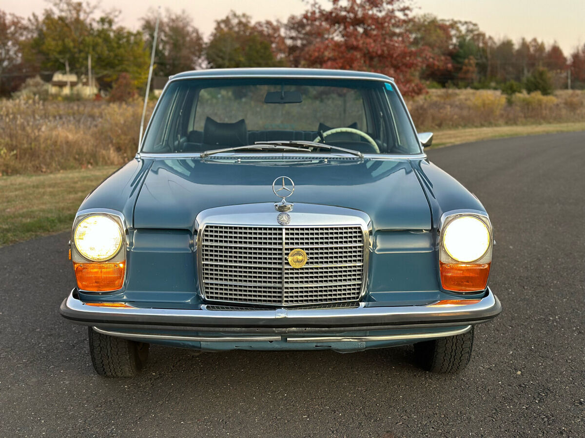 1969 Mercedes-Benz 200-Series - photo 4