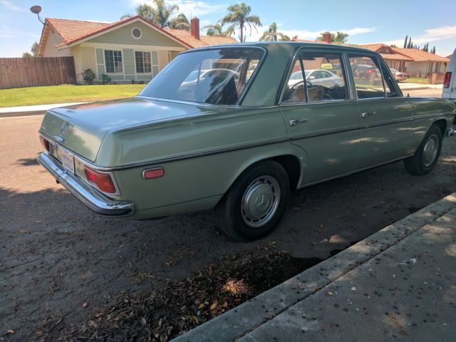 1969 Mercedes-Benz 200-Series Base - photo 4