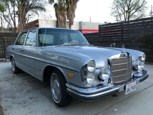 1969 Mercedes-Benz 280se - Classy Beauty! 1968 Mercedes-Benz 200-Series 280SE