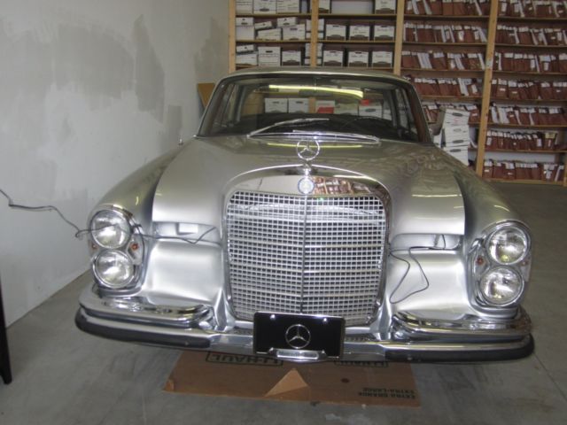 1969 Mercedes-Benz 200-Series SE