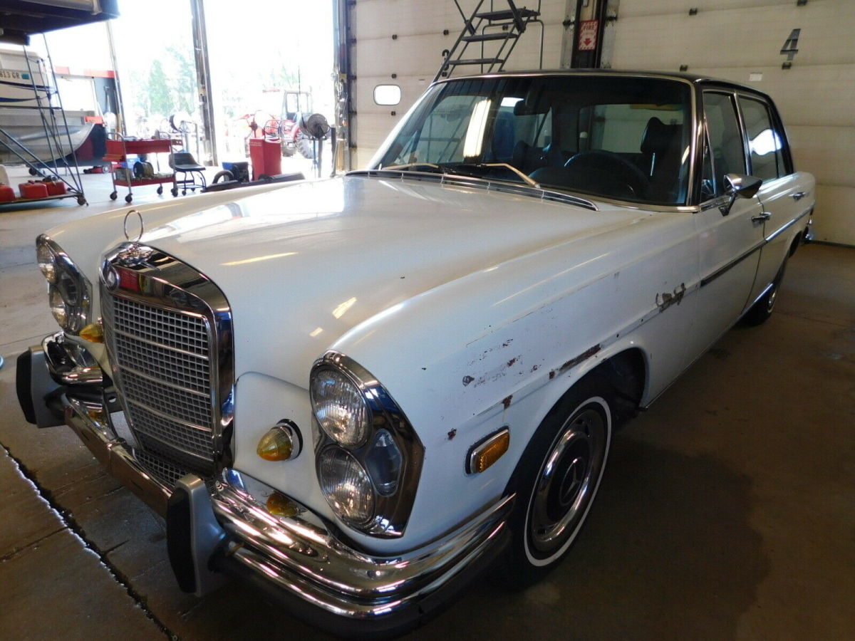 1969 Mercedes-Benz 200-Series