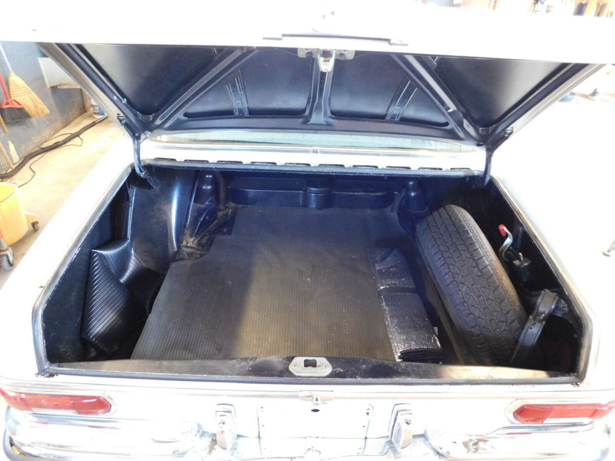 1969 Mercedes-Benz 200-Series - photo 10