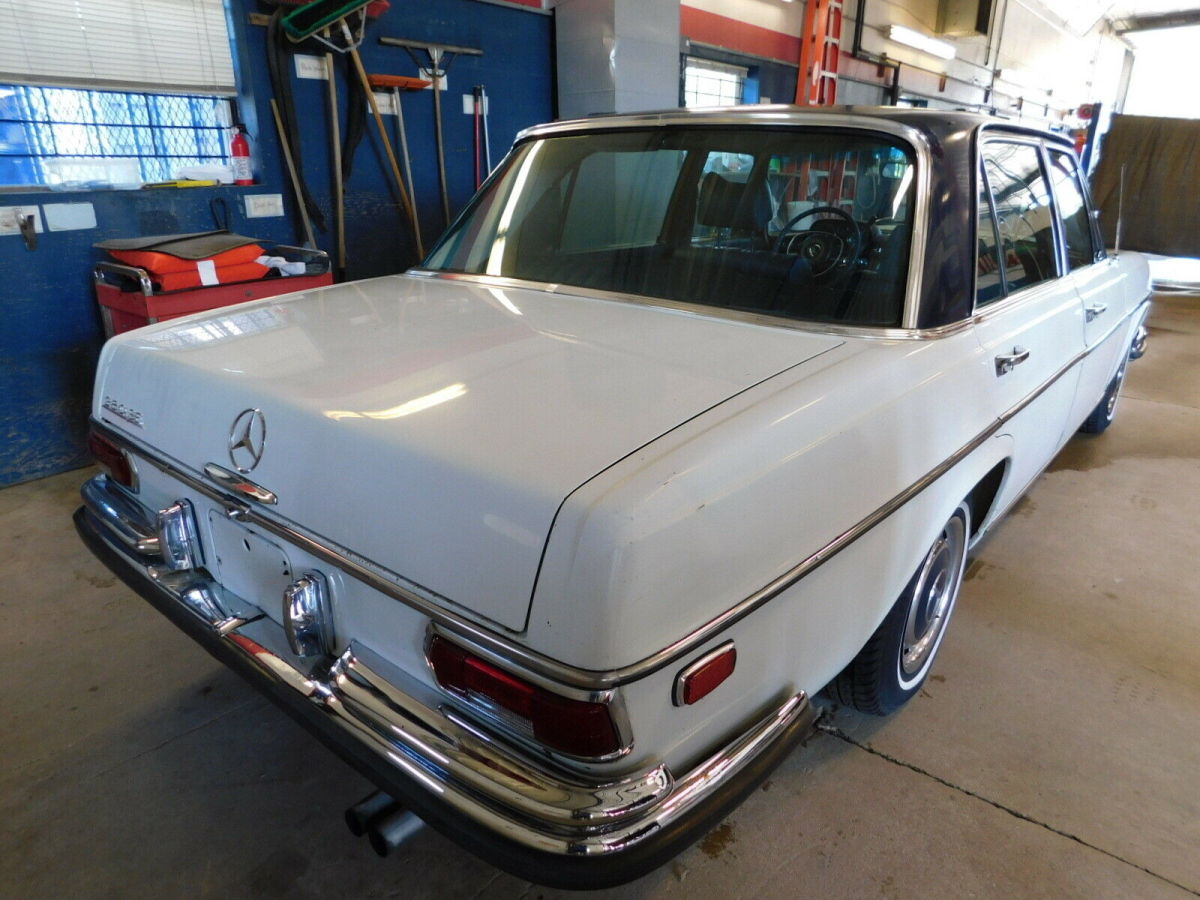 1969 Mercedes-Benz 200-Series - photo 4