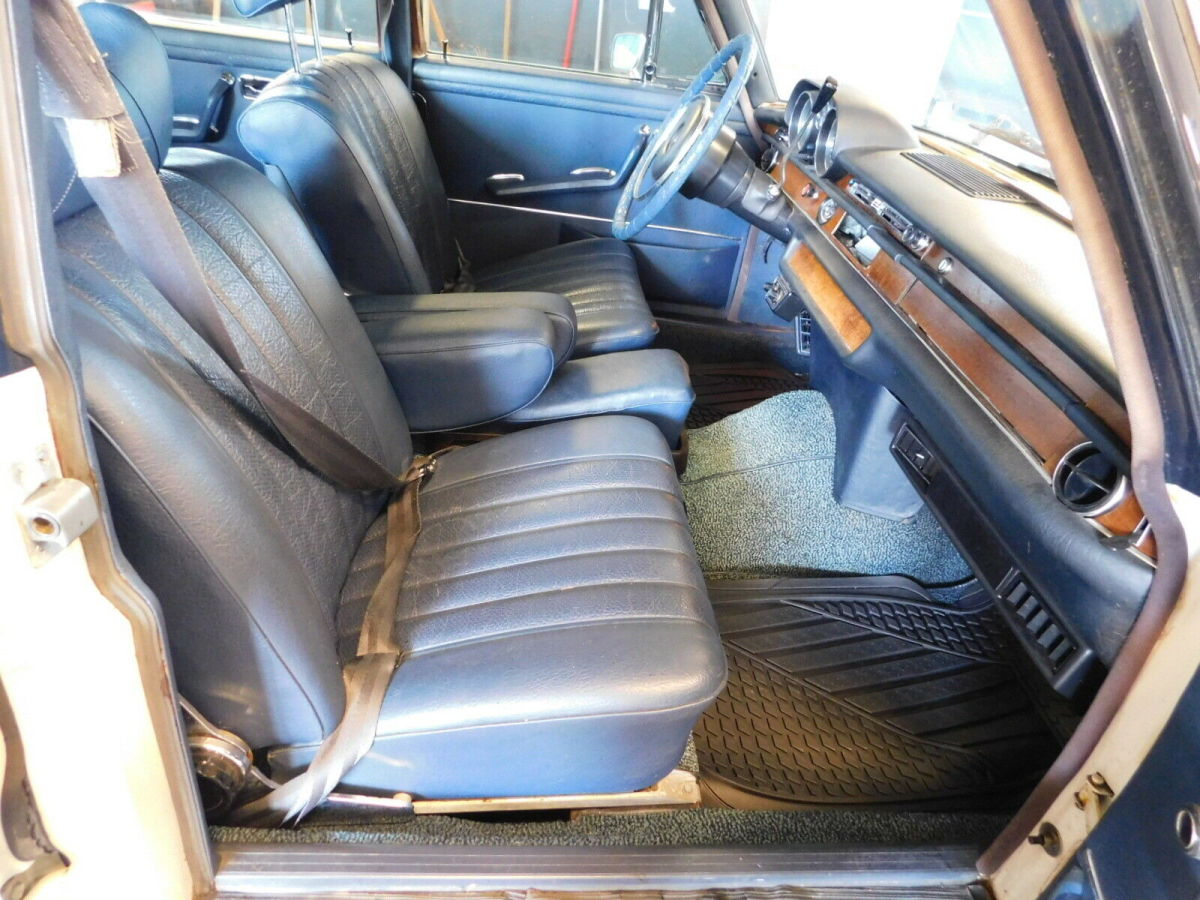 1969 Mercedes-Benz 200-Series - photo 8