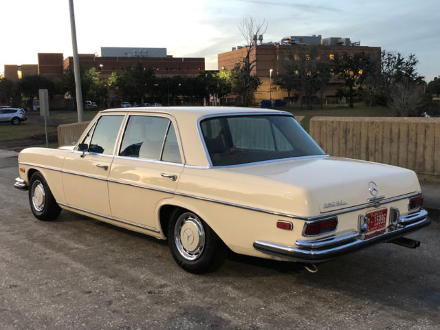 1969 Mercedes-Benz 200-Series 670 Light Ivory w. Palomino interior and SUNROOF - photo 6