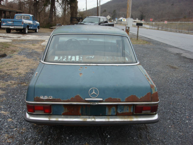 1969 Mercedes-Benz 200-Series - photo 10