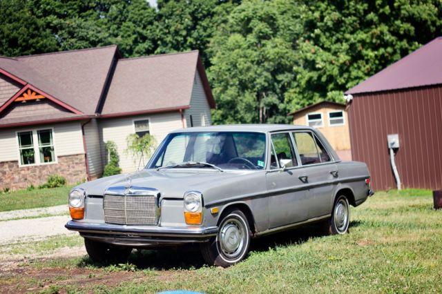 1969 Mercedes-Benz 200-Series