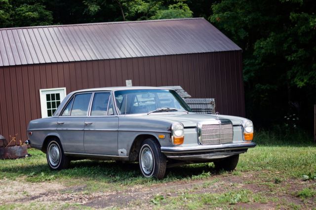 1969 Mercedes-Benz 200-Series - photo 3