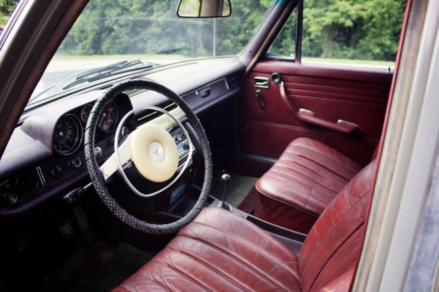 1969 Mercedes-Benz 200-Series - photo 6