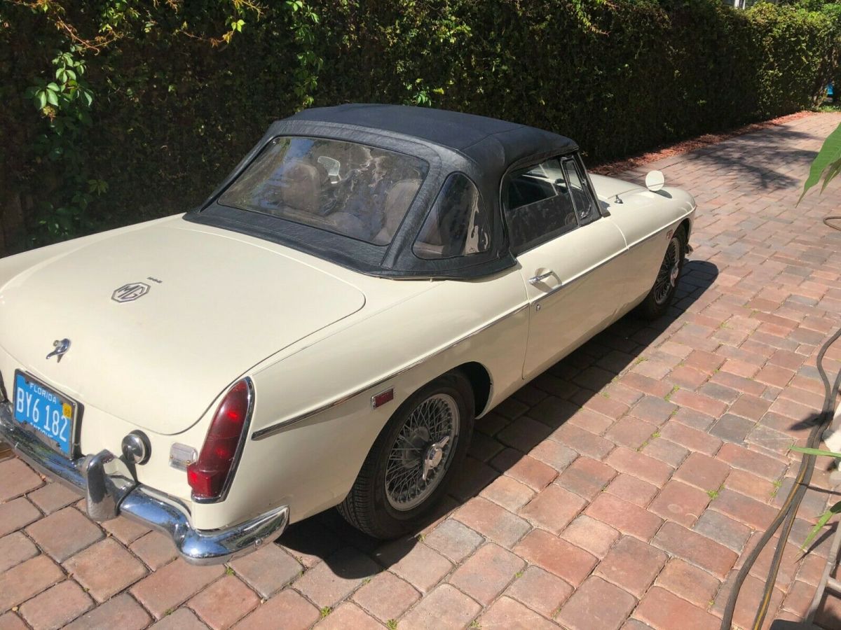 1969 MG MGB Roadster - photo 2