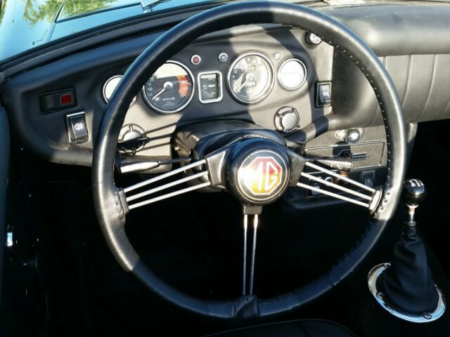 1969 MG MGC Leather seats, fully carpeted - photo 7