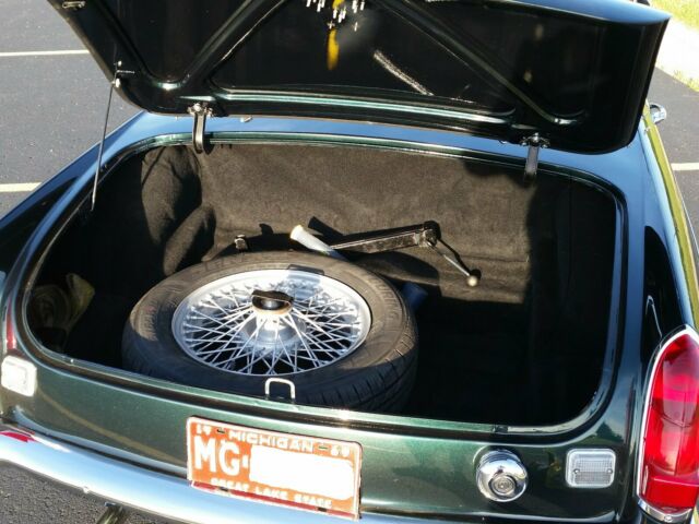 1969 MG MGC Leather seats, fully carpeted - photo 8