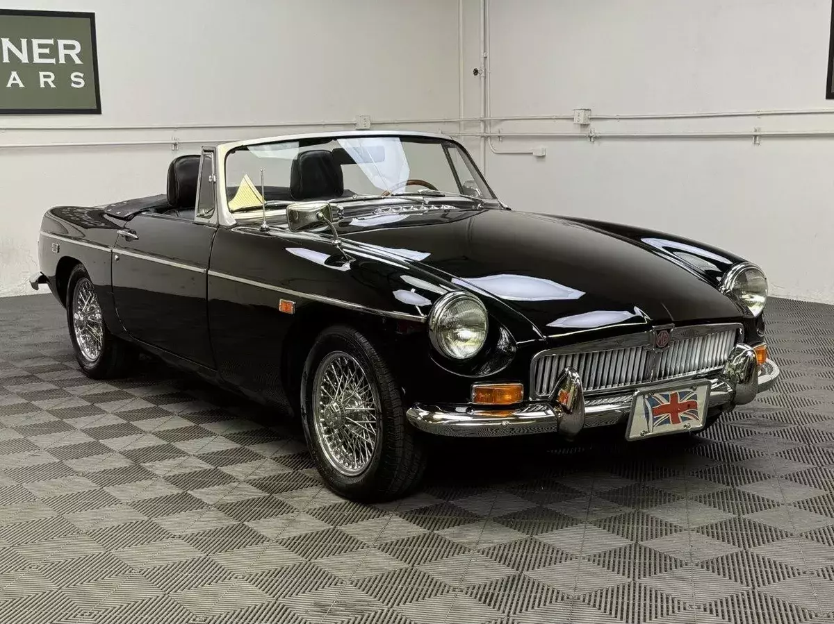 1969 MGB MK2 ROADSTER. BLACK WITH BLACK TRIM, GOOD MECHANICALS. DRIVES PERFECTLY 1969 MG MGB