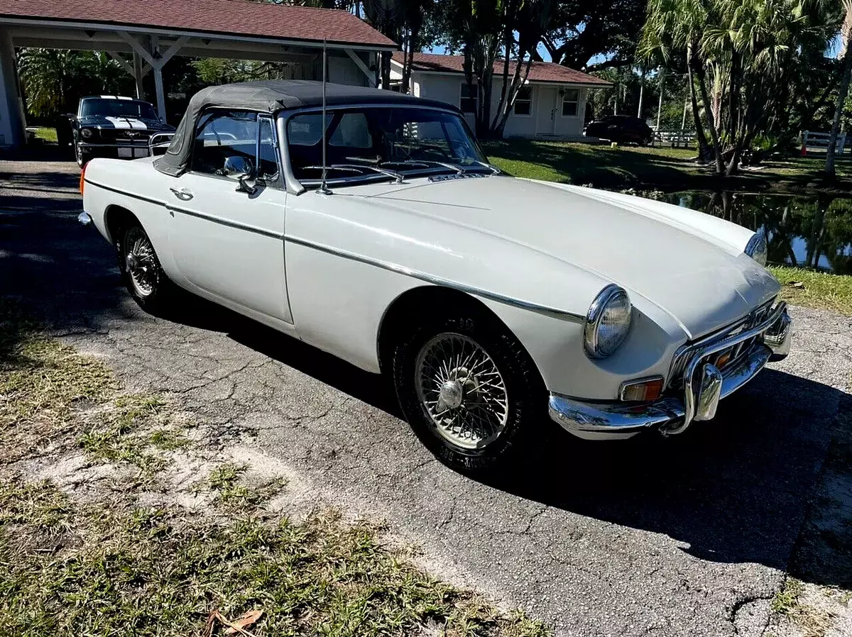 1969 MGB Roadster! Stashed away in a garage for some time. Great easy project! 1969 MG MGB