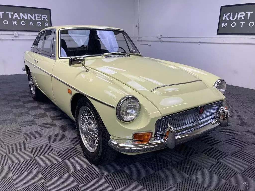 1969 MGC GT. AUTOMATIC GEARBOX, 72-SPOKE WIRES. NICE RESTORATION LOW MILEAGE. 1969 MG MGC GT 1969 MGC GT. PRIMROSE YELLOW, BLACK LEATHER TRIM.