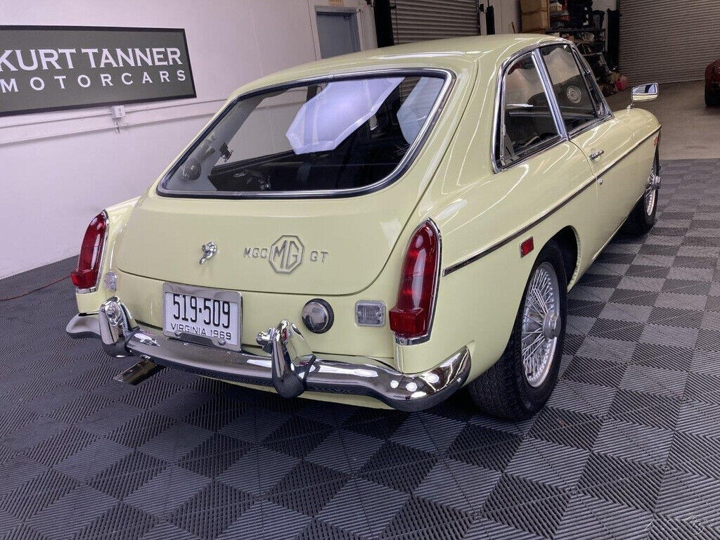 1969 MG MGC GT 1969 MGC GT. PRIMROSE YELLOW, BLACK LEATHER TRIM. - photo 8