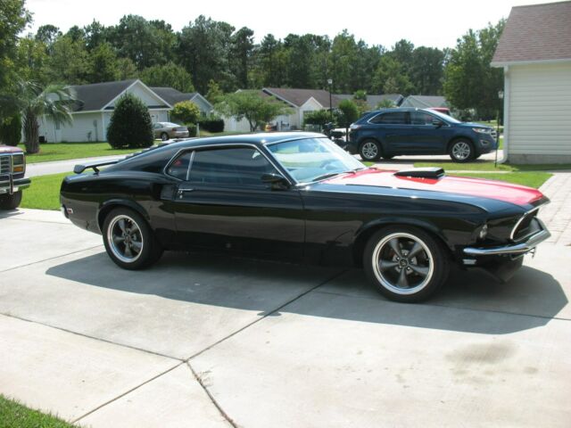1969 MUSTANG FASTBACK RESTOMOD 1969 Ford Mustang