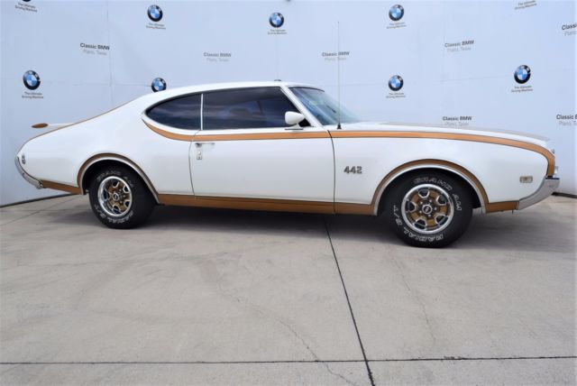 1969 Oldsmobile 442 2dr Coupe HardTop Holiday Coupe V8 with Matching Numbers 1969 Oldsmobile 442 Holiday Coupe