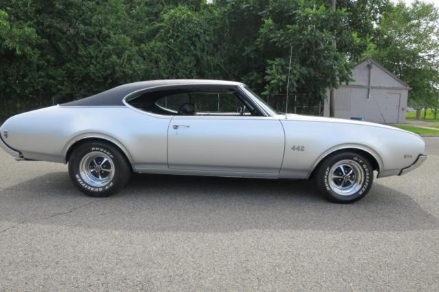 1969 Oldsmobile 442 Holiday Coupe - photo 11