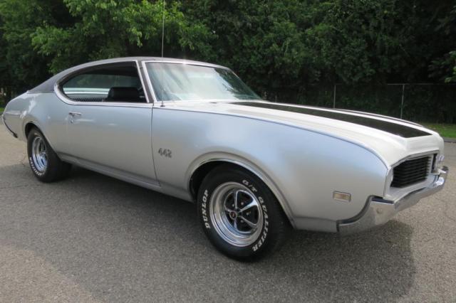 1969 Oldsmobile 442 Holiday Coupe - photo 3