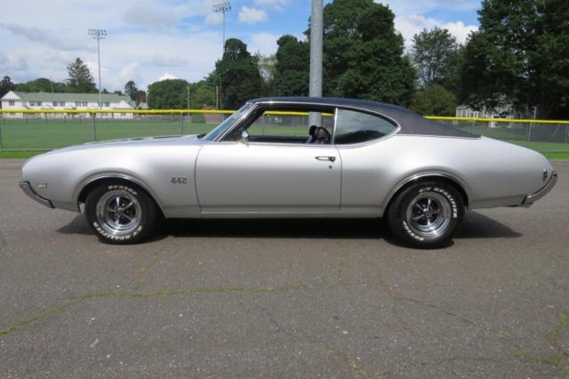 1969 Oldsmobile 442 Holiday Coupe - photo 4