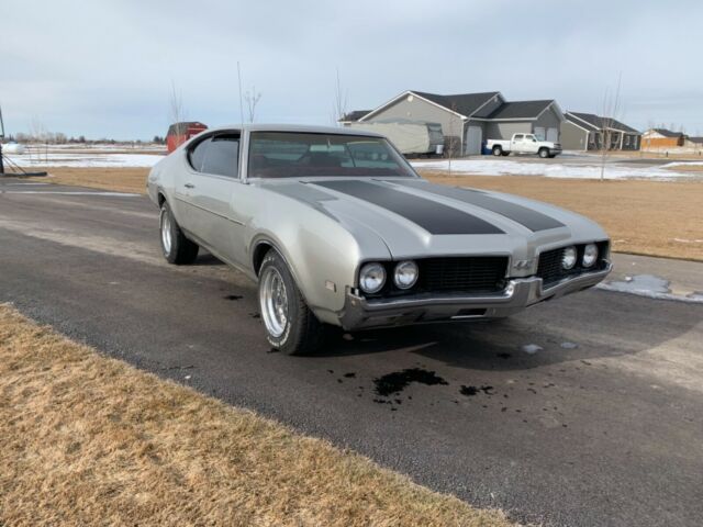 1969 Oldsmobile Cutlass Holiday Coupe - photo 3