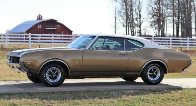 1969 Oldsmobile 442 W-30- Beautiful Gold Exterior and Interior 1969 Oldsmobile 442 W-30