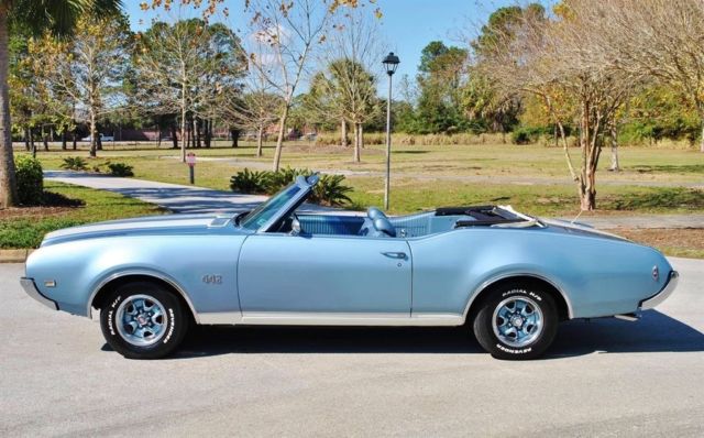 1969 Oldsmobile Cutlass Convertible 455 V8 Automatic A/C Power Steering - photo 11