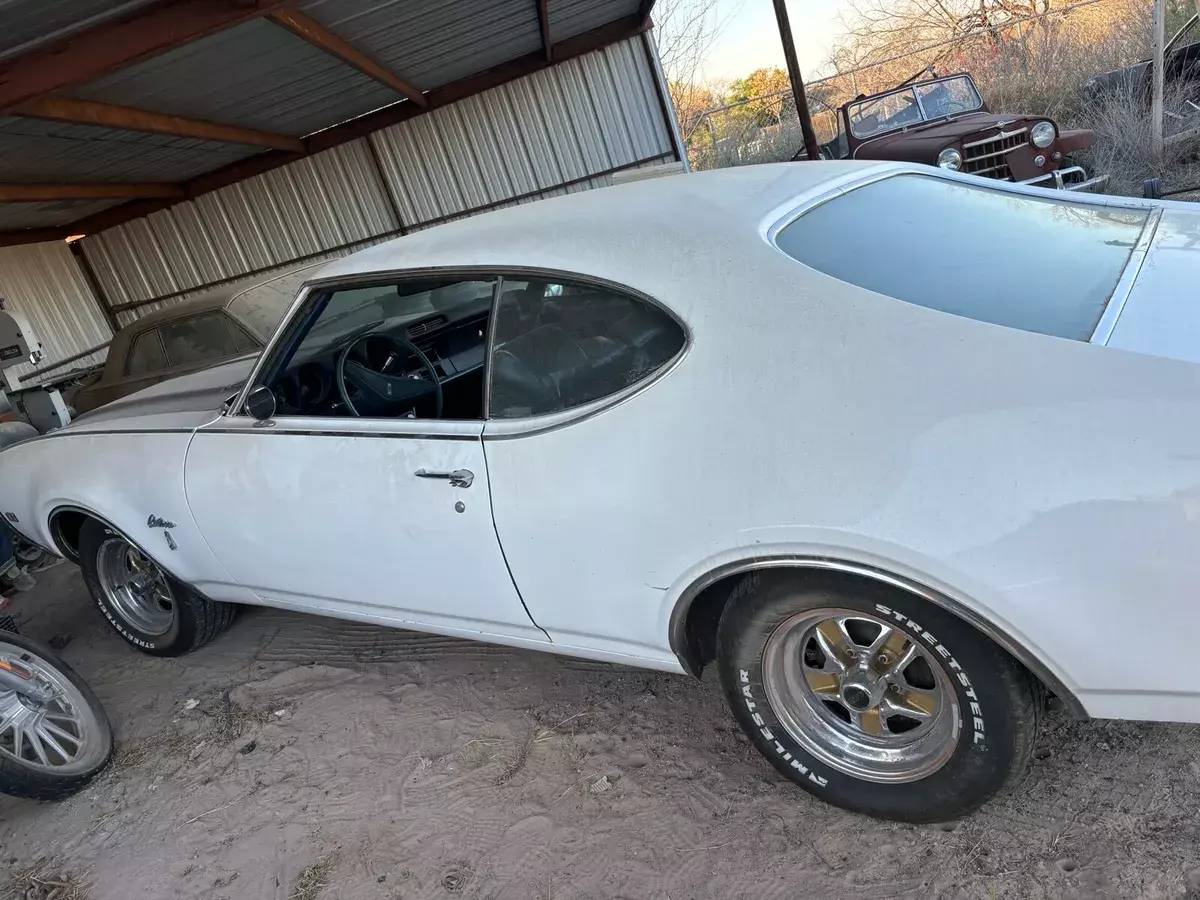 1969 Oldsmobile Cutlass S Coupe White RWD Automatic 1969 Oldsmobile Cutlass