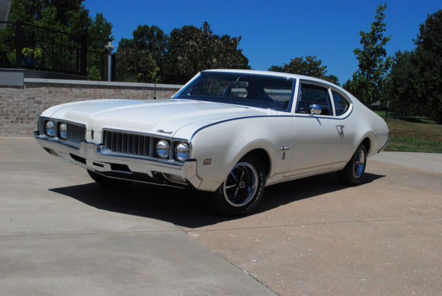 1969 Oldsmobile Cutlass S - photo 2