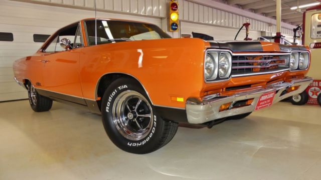 1969 Plymouth GTX 99586 Miles Vitamin C Orange 2 Door Hard Top 440 Manual 4-Spe 1969 Plymouth GTX --
