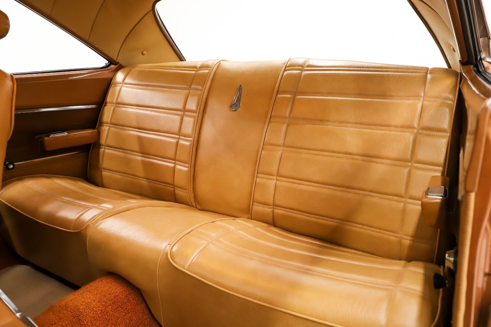 1969 Plymouth GTX 2 DR. Hdtp, tan vinyl top. Factory  magnum  wheels. - photo 10