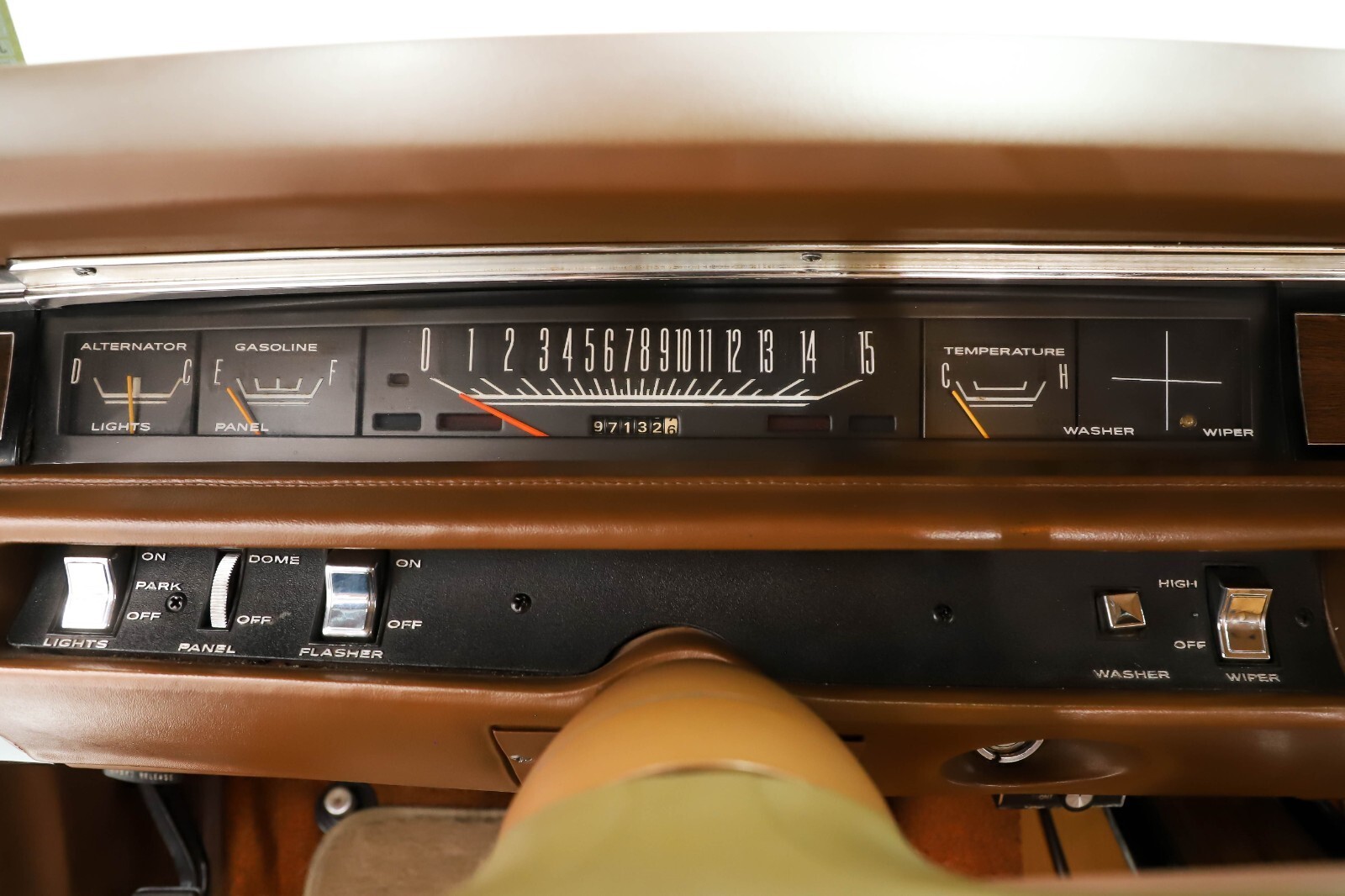 1969 Plymouth GTX 2 DR. Hdtp, tan vinyl top. Factory  magnum  wheels. - photo 12