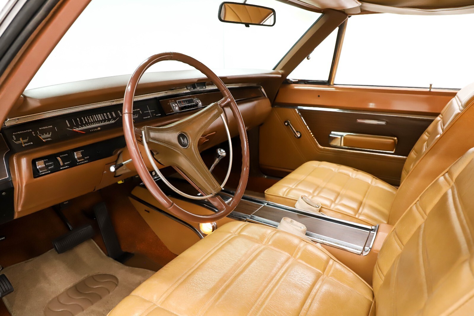 1969 Plymouth GTX 2 DR. Hdtp, tan vinyl top. Factory  magnum  wheels. - photo 3